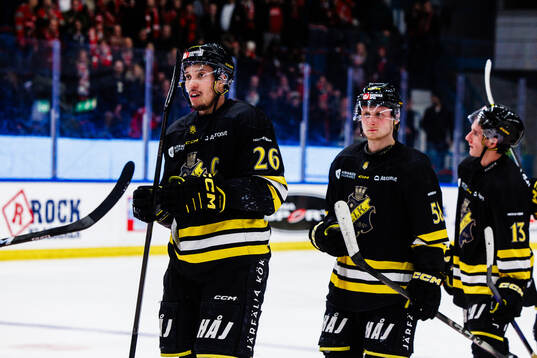 AIKs Oscar Nord, Oskar Magnusson och Borna Kopac  deppar