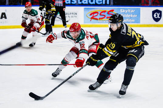 Modos Oscar Pettersson och AIKs Daniel Ljungman