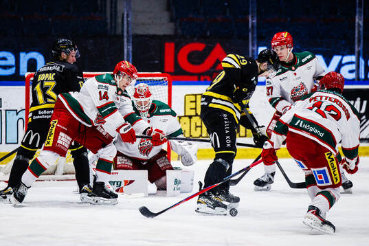 Modos Jakob Noren, målvakt Adam Werner och Viktor Persson