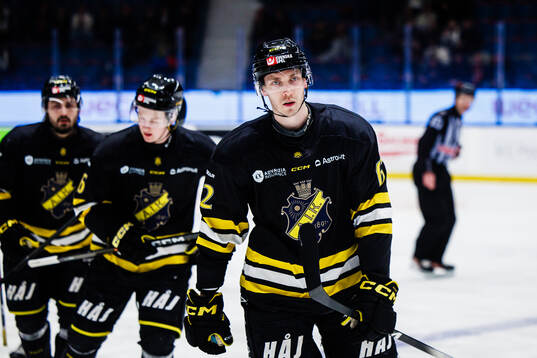 AIKs Simon Åkerström jublar med lagkamrater
