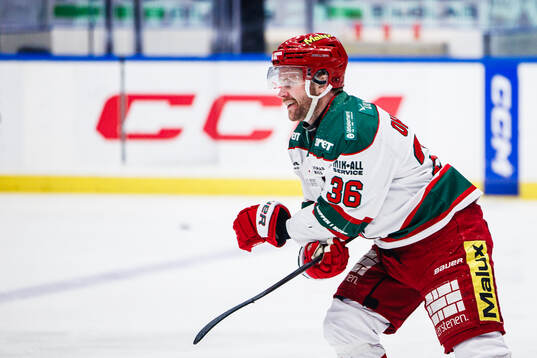 Modos Sebastian Ohlsson jublar