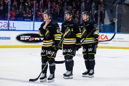 AIKs Sid Boije, Oskar Magnusson och John Dahlström deppar