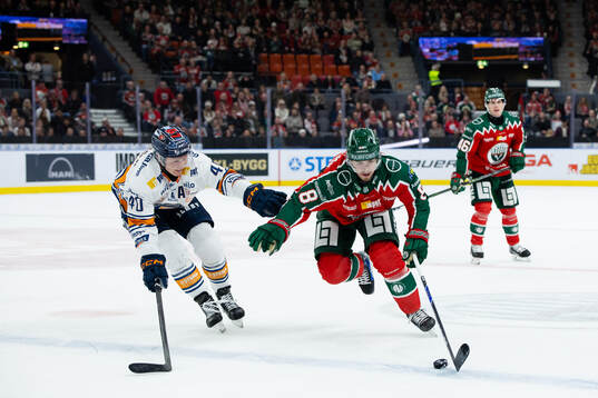 Växjös Dennis Rasmussen och Frölundas Samuel Johannesson