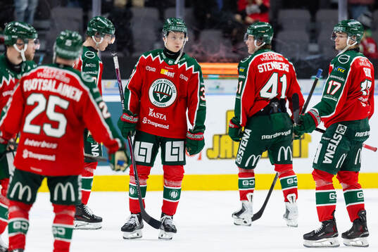 Frölundas Noah Hasa, Ivar Stenberg och Isac Born  deppar