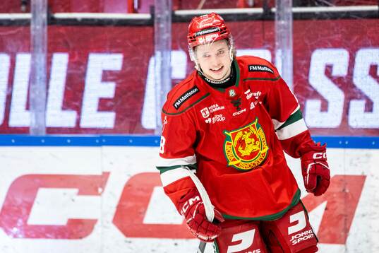 Moras Olle Carlsson jublar