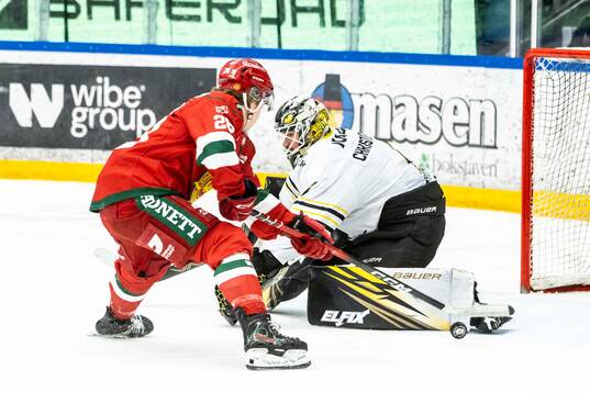 Moras Olle Carlsson avgör på straff bakom Vimmerbys