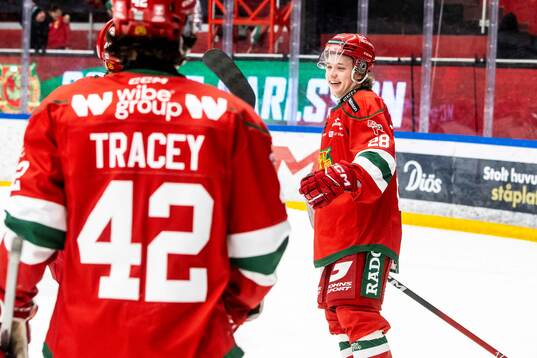 Moras Olle Carlsson jublar