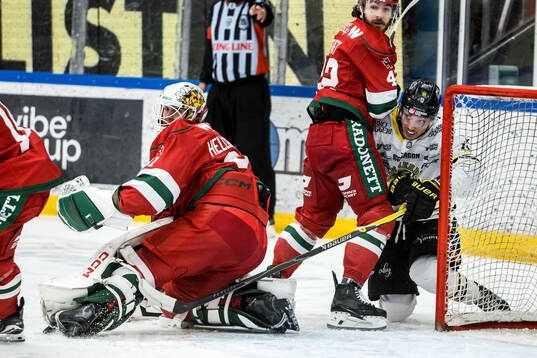 Moras målvakt Marcus Hellgren Smed och Brayden Tracey och