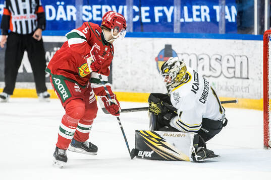 Moras Isac Jonsson och Vimmerbys målvakt Robin