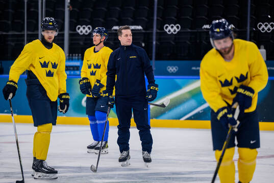 Head coach Sam Hallam of Sweden at an ice hockey practice