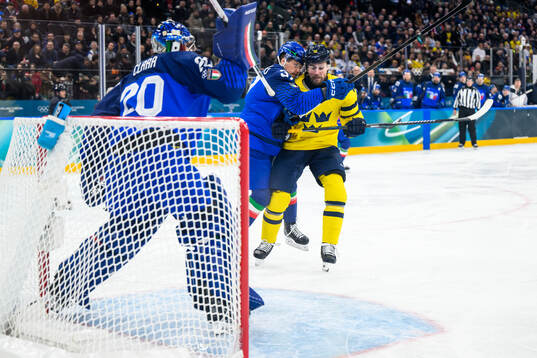 Phil Pietroniro of Italy and Adrian Kempe of Sweden in the