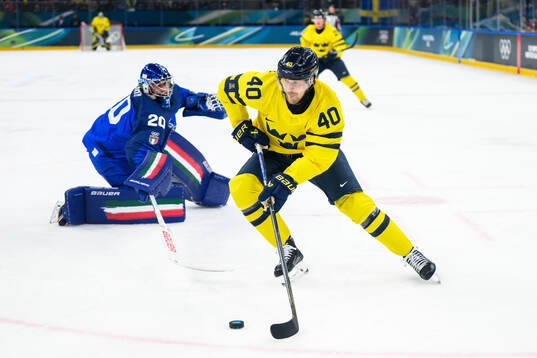 Damian Clara of Italy and Elias Pettersson of Sweden in the