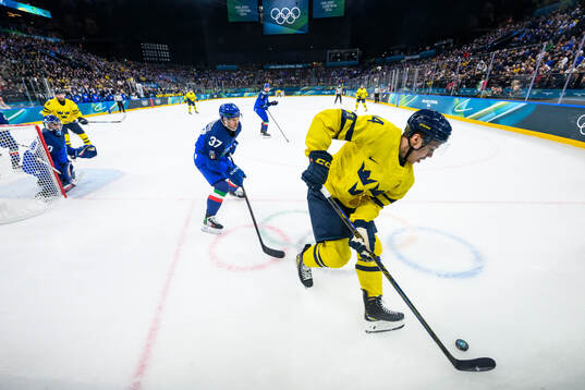 Phil Pietroniro of Italy and Joel Eriksson Ek of Spain in