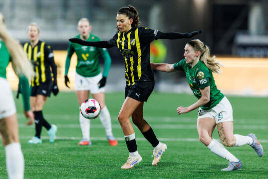 Helena Sampaio of Häcken and Karitas Tomasdottir of