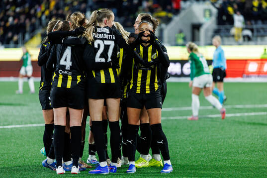 Felicia Schröder of Häcken celebrates