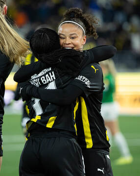 Monica Jusu Bah of Häcken celebrates with Felicia Schröder