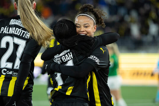 Monica Jusu Bah of Häcken celebrates with Felicia Schröder