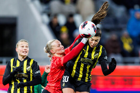 Helena Sampaio of Häcken scores 7-0 against Herdis Halla