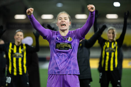 Goalkeeper Fanney Birkisdottir of Häcken celebrates