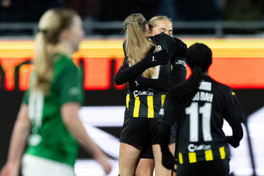 Paulina Nyström of Häcken celebrate the 6-0 goal with