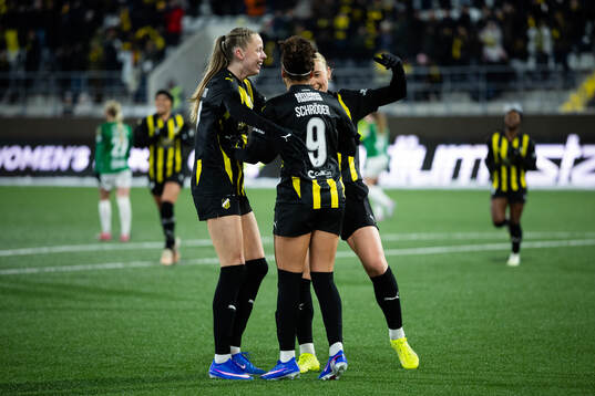 Felicia Schröder of Häcken celebrates