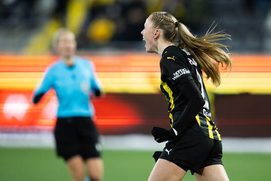 Thelma Karen Palmadottir of Häcken celebrates