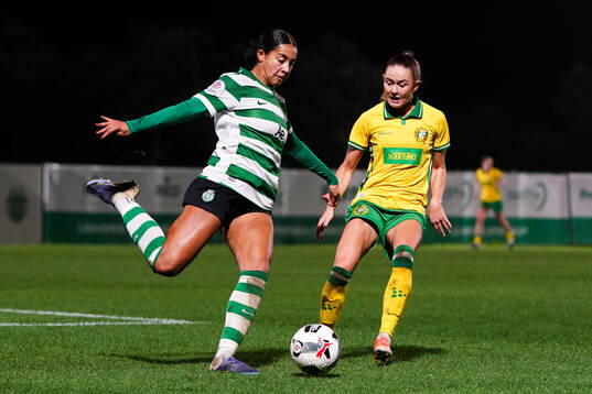 Ashley Barron of Sporting CP and Svea Rehnberg of Hammarby