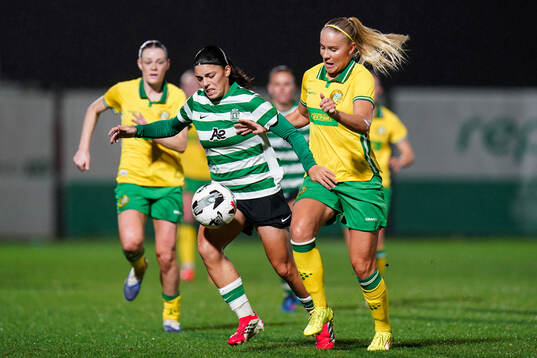 Érica Cancelinha of Sporting CP and Stina Lennartsson of