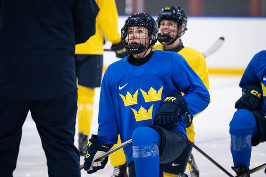 Anna Kjellbin of Sweden at a ice hockey practice session