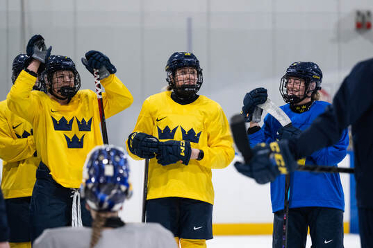 Mira Jungåker, Hanna Olsson and Linnea Andersson of Sweden
