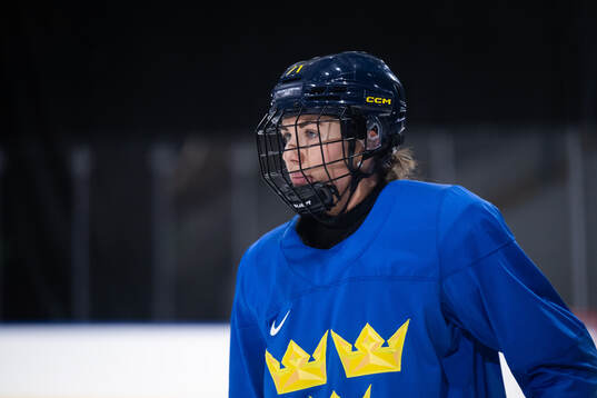 Anna Kjellbin of Sweden at a ice hockey practice session