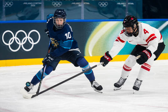Elisa Holopainen of Finland and Kati Tabin of Canada in the