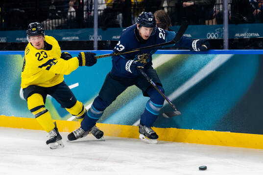 Lucas Raymond of Sweden and Esa Lindell of Finland in the