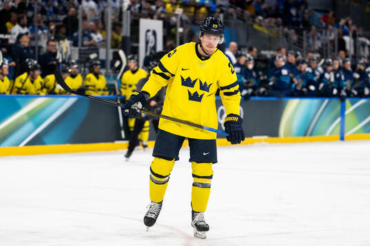 Lucas Raymond of Sweden looks dejected