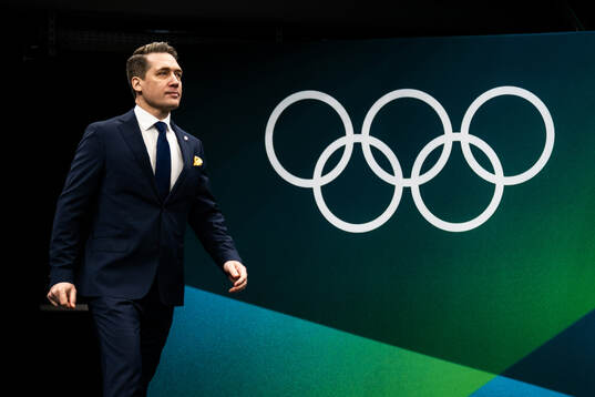 Head coach Sam Hallam of Sweden in the men's ice hockey