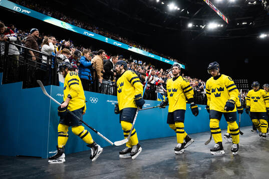 Bläddra bland fler bilder av 2026 Winter Olympics, Day 7, Men’s Ice Hockey, Finland - Sweden