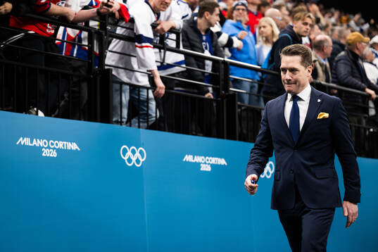 Head coach Sam Hallam of Sweden looks dejected