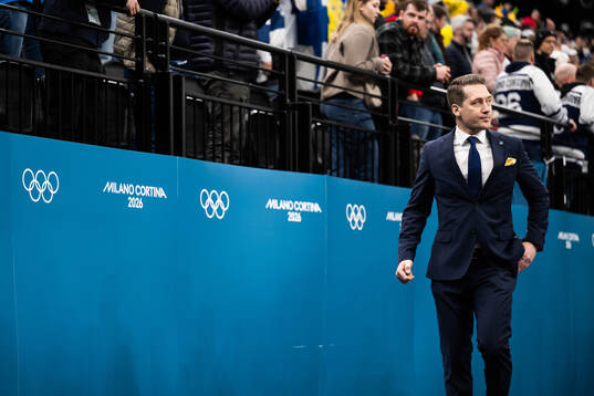 Head coach Sam Hallam of Sweden looks dejected