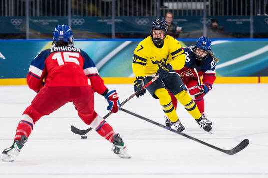 Mira Jungåker of Sweden and Tereza Plosova of Czech