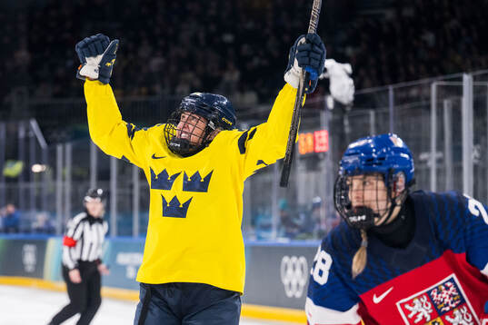 Hanna Olsson of Sweden celebrates the 1-0 goal in the