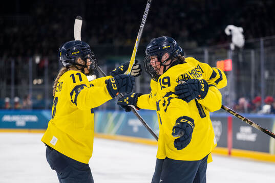 Hanna Olsson of Sweden celebrate with Josefin Bouveng and