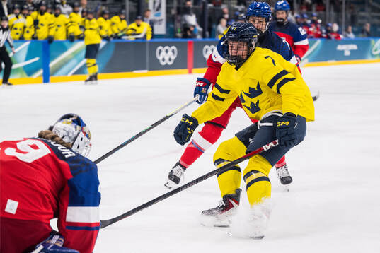 Mira Jungåker of Sweden against goaltender Klara Peslarova