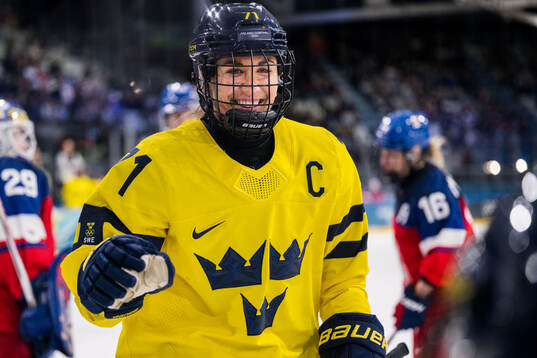 Anna Kjellbin of Sweden in the women's ice hockey quarter