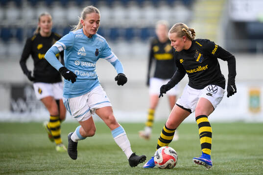 Gefle IFs Alicia Dahlgren och AIKs Nova Selin