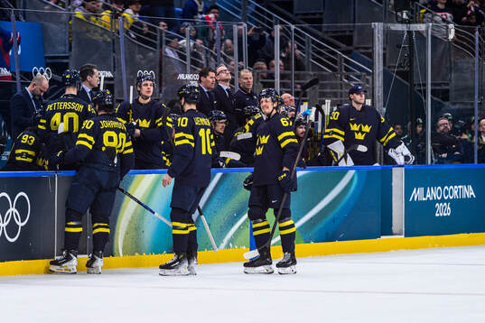 Players of Sweden looks dejected