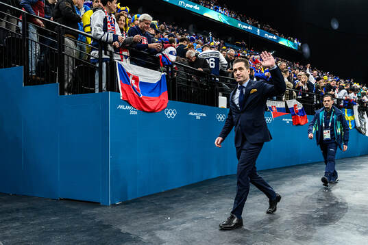 Head coach Sam Hallam of Sweden