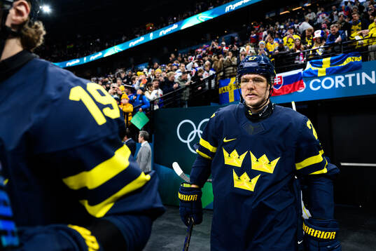 Hampus Lindholm of Sweden