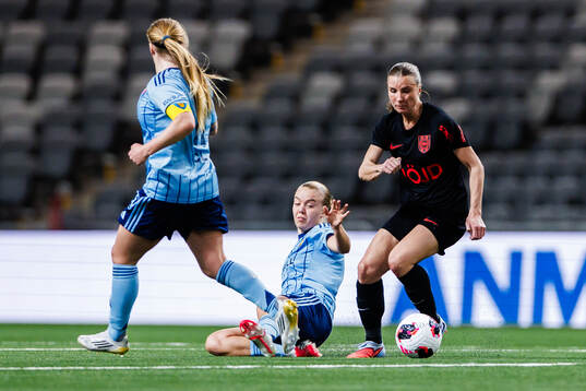 Brommapojkarnas Louise Lillbäck och Djurgårdens Elin