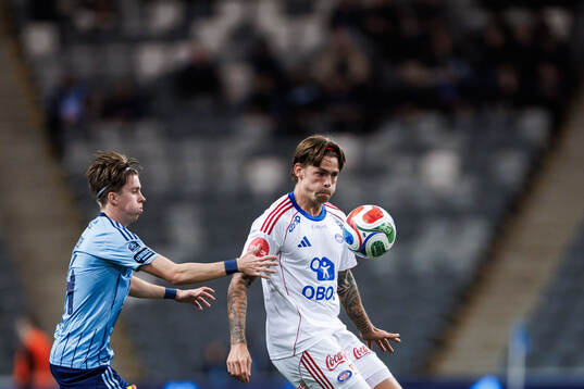 Djurgårdens Max Larsson och Vålerengas Elias Sørensen