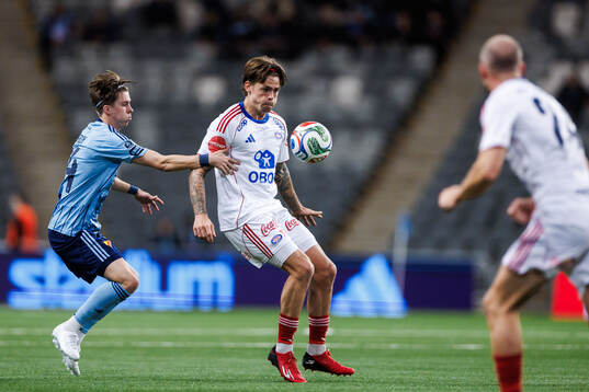 Djurgårdens Max Larsson och Vålerengas Elias Sørensen